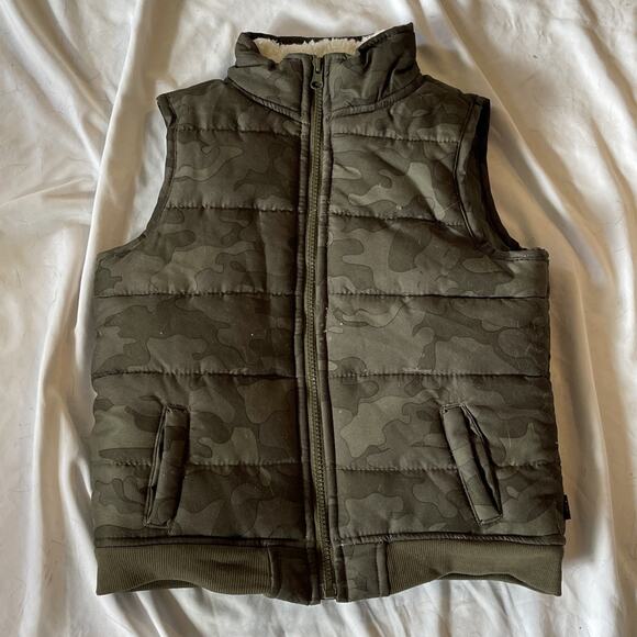 Lee Camouflage Puffer Vest Boys Size 5 Fleece Neck Pockets Camo Lined Full Zip - Picture 1 of 11